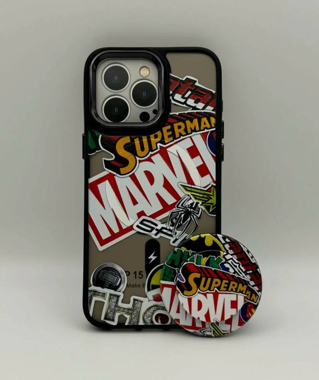 Чехол iPhone 15 MagSafe с попсокетом марвел